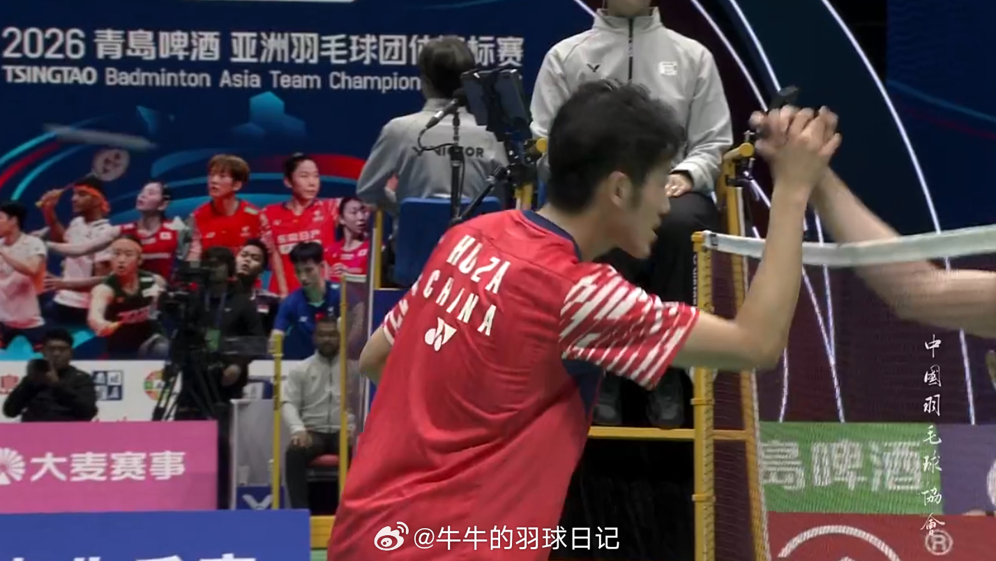 男团 A组 中国 2-1 泰国 男单 胡哲安 21-9 21-13 王高伦 接下