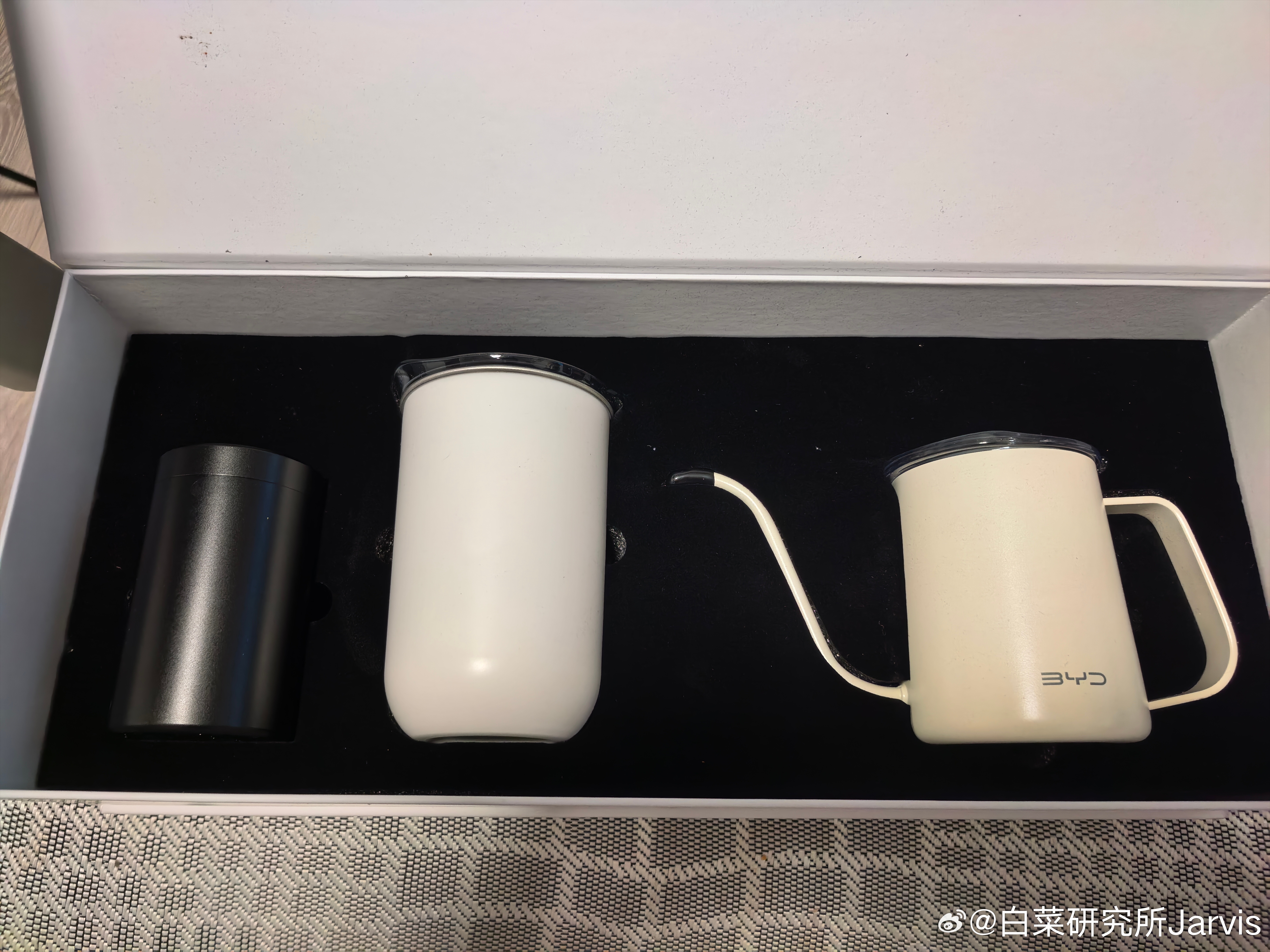 借着宋Ultra这个发布会，把本周的抽奖抽了，比亚迪咖啡壶套装一套，还是老规矩，