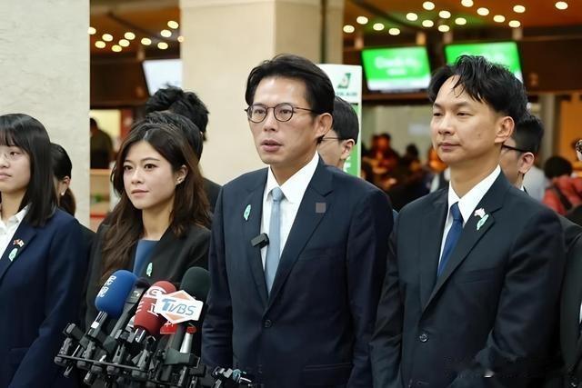 黄国昌闪电赴美谈军购关税，台湾民众真需要吗？

1月11日，台湾民众党主席黄国昌