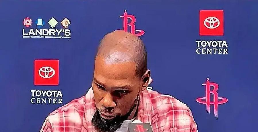 杜兰特一句话，戳破了篮球世界的泡沫。

高分赢不了球，赢球靠不起眼的兄弟。这话刺