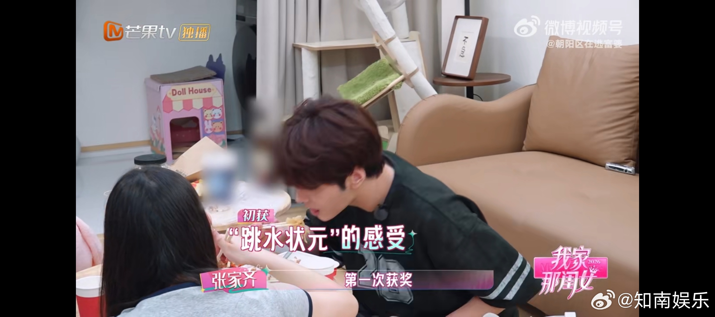 张家齐说自己第一次获奖还没开智我家那闺女张家齐聊起早年拿奖的经历，回忆第一次获奖