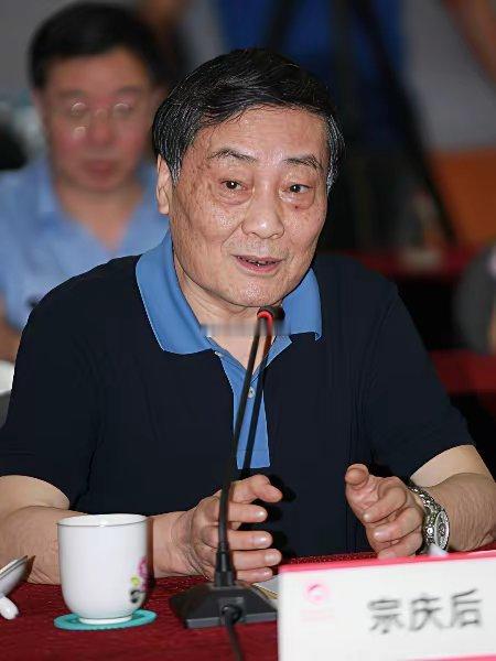 在宗家继承权上，大家支持宗馥莉其实不是支持她专断独行，想全部占有财产而是支持婚内