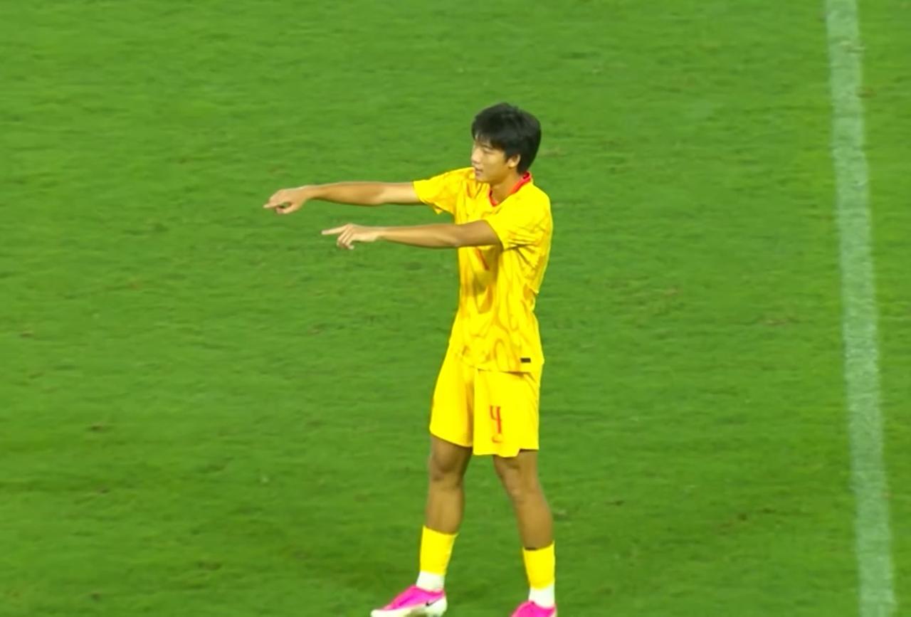 这就是少年英雄未来可期啊！中国国少队2-1逆转战胜十人勒沃库森U17，赵松源替补