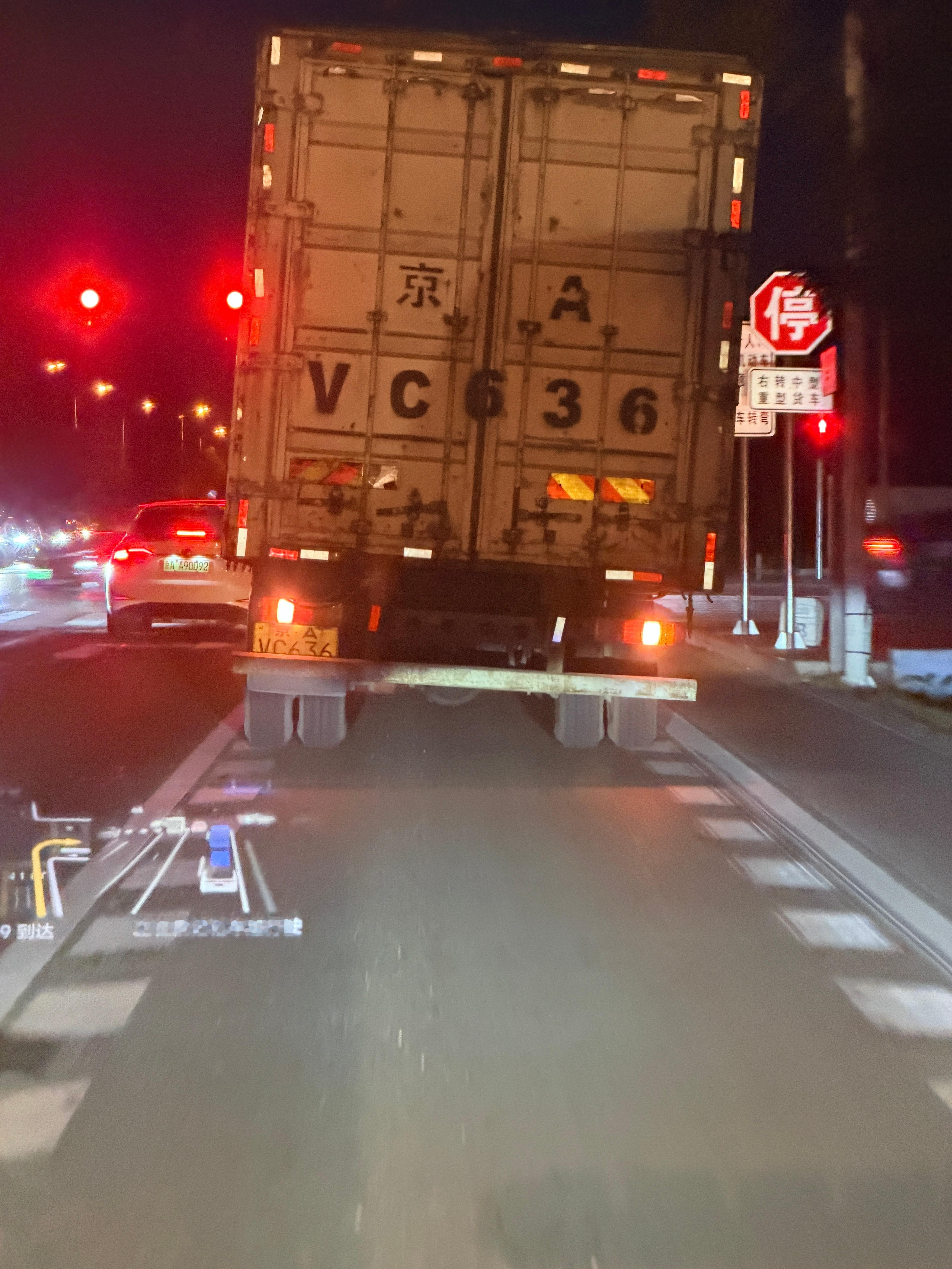 都害怕这哥们过弯倒了[傻眼][傻眼][傻眼] ​​​