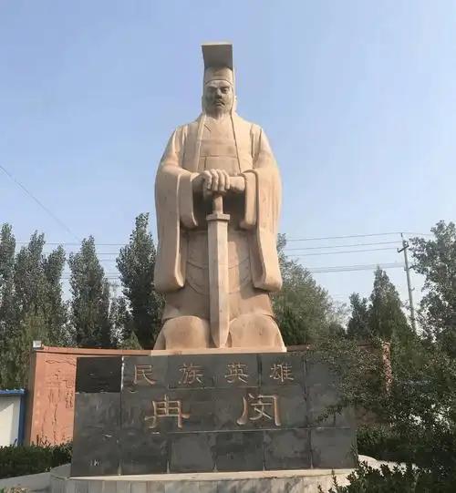 冉闵颁布 "杀胡令"，他到底是民族英雄还是乱世屠夫？

公元 350 年的邺城，