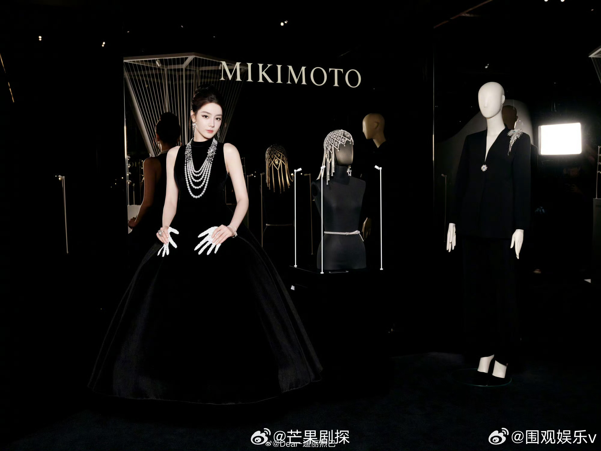 迪丽热巴恰到好处的眼下痣迪丽热巴好完美的公主丸子头 这是真公主👸啊，这个眼下痣