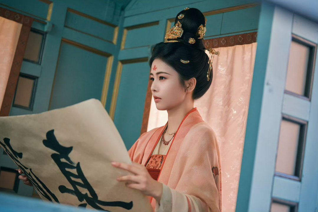 白鹿  🍃🪺💐星星醉酒到处跑 月亮跌进深海里 我以前从未觉得人间如此美好 