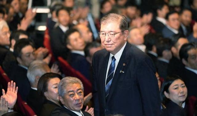 石破茂参院选举惨败后坚持留任，对华政策陷摇摆困境

日本参议院选举历史性惨败，执