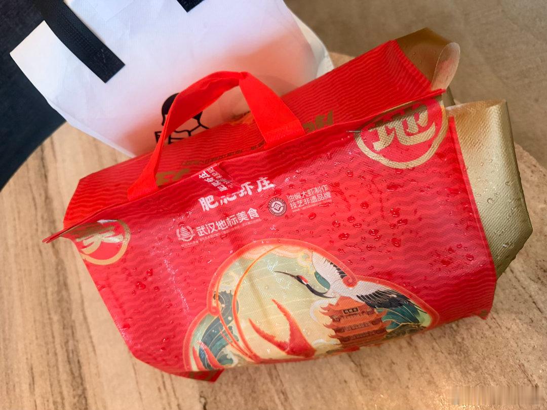 生活手记武汉的出差工作结束🔚打包一份小龙虾回家过周末啦