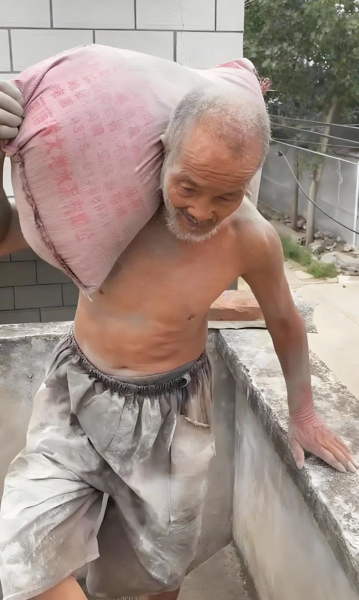 昨日少年今日翁，
多少进城来打工，
并非老汉闲不住，
……请友续句……？

上联