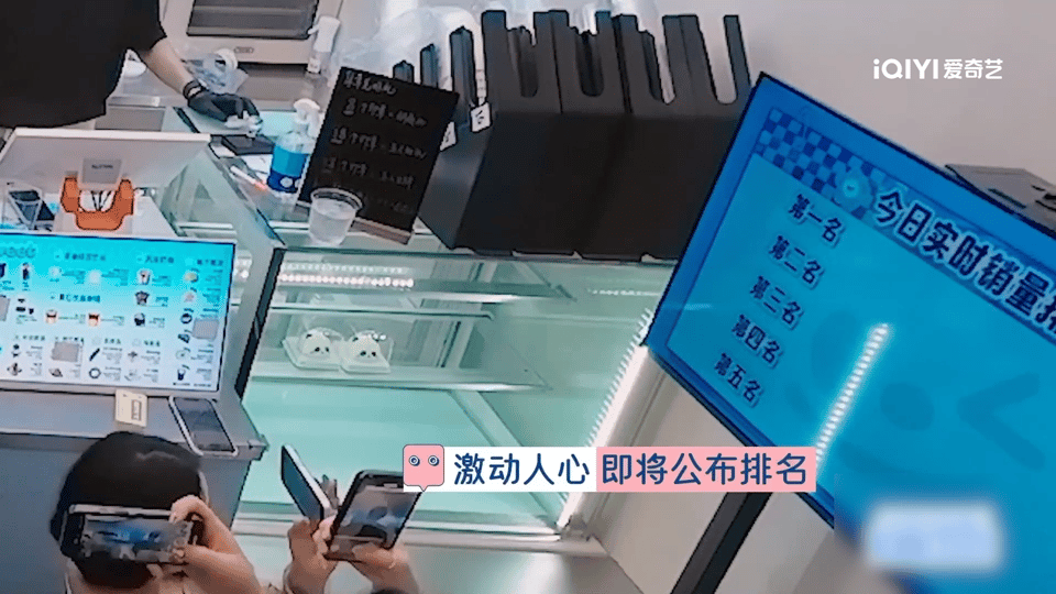 店长不在的日子店员直接大展鸿图微笑一号店哈尔滨店焦虑着忙乱，咖啡车组开心得像过年