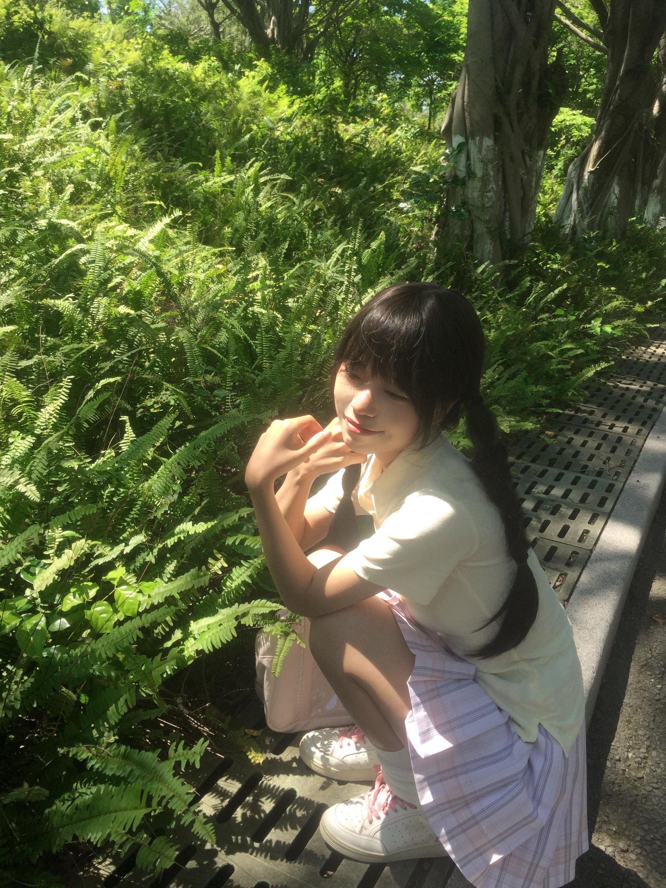 太阳照在我的手上 好干净。今天似乎一切都会不错的样子
