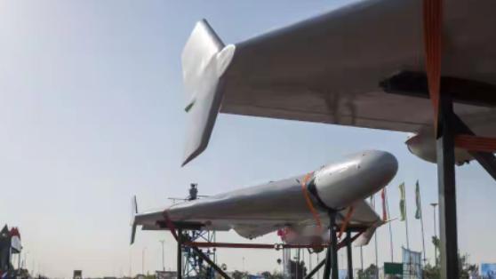 伊朗打击多艘美国军舰！谈判彻底黄了！4月20日凌晨，伊朗武装部队哈塔姆·安比亚中