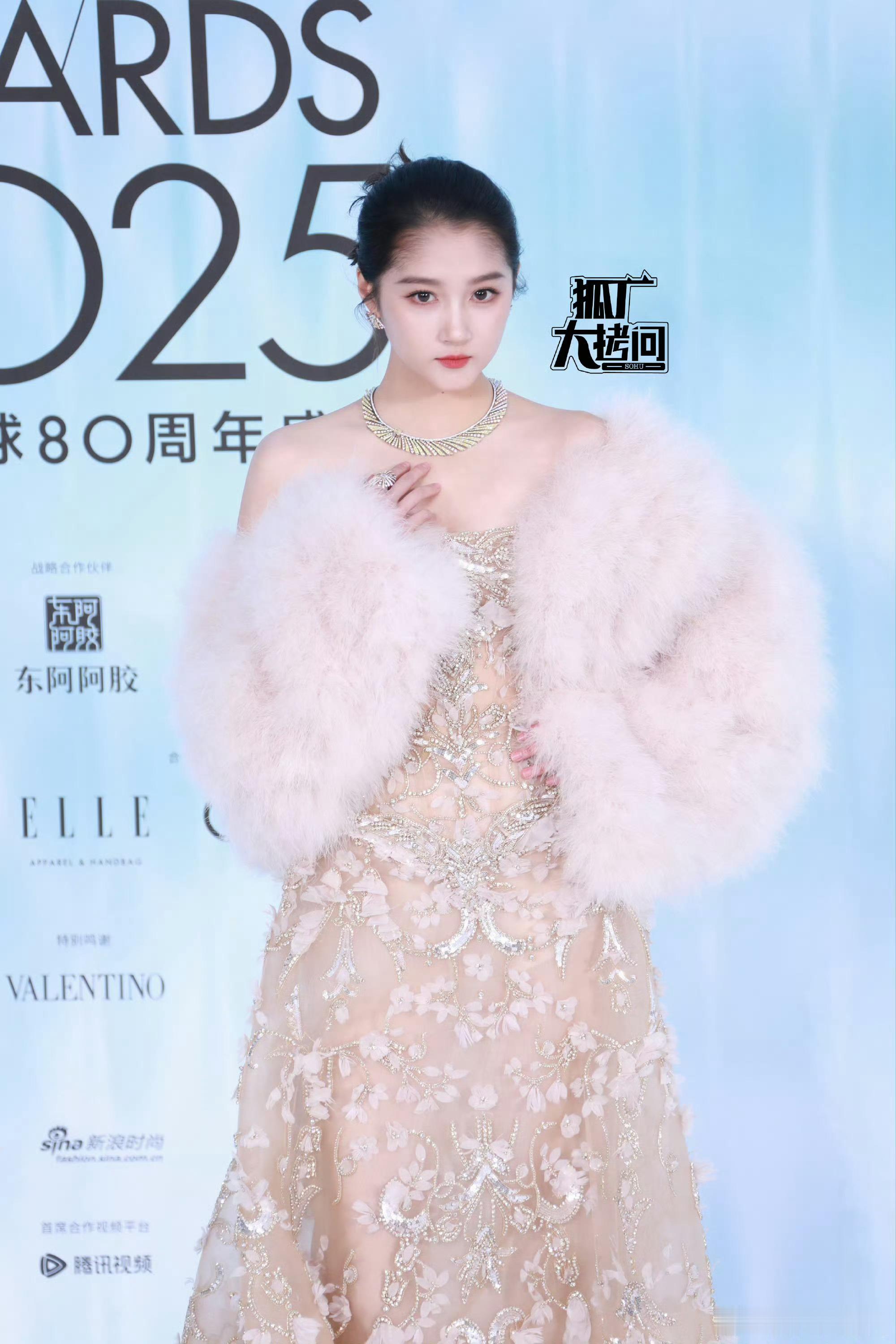 女明星ELLE红毯生图合集关晓彤 张婧仪 李沁 宁艺卓 钟楚曦 文淇 张予曦林允