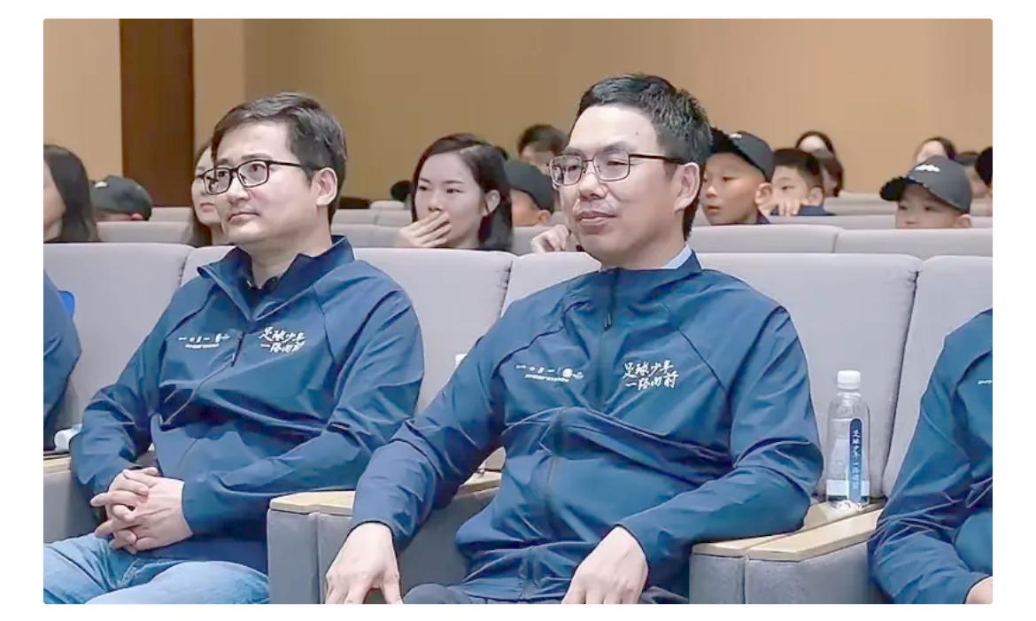 董路没等来足协，却收到了比亚迪的“大礼”！
​比亚迪官宣跟董路“中国足球小将”合