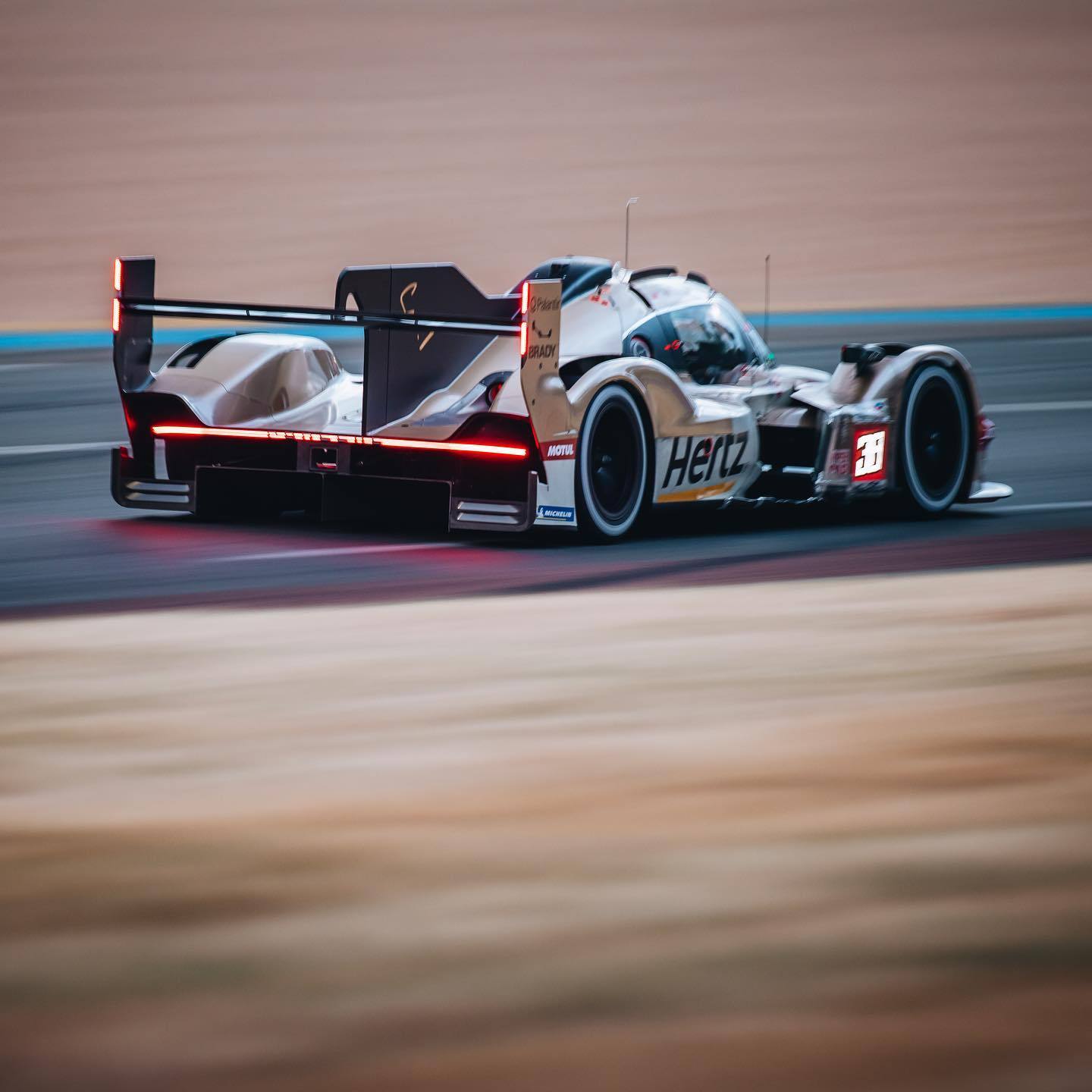 Jota今晚又公布了三名2024#WEC# 车手，包括F2亚军艾洛特、LMP2勒
