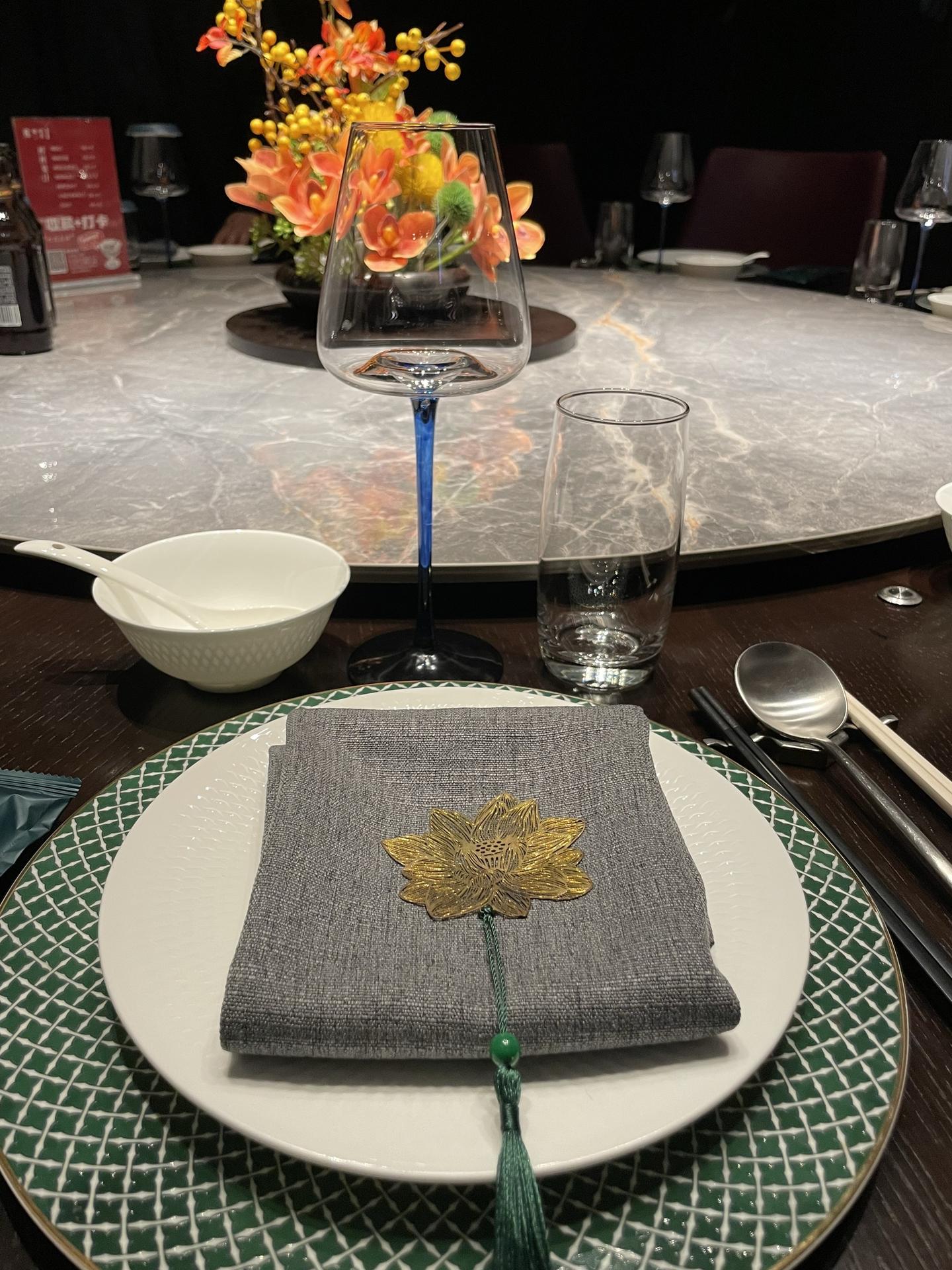 医不叩门、有请才行；师不顺路，有求才应。 法不轻传，道不贱卖。