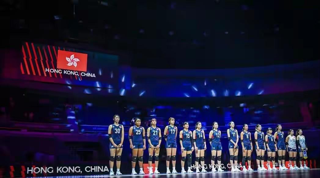 中国香港女排这回彻底尴尬了！亚锦赛惨败日本女排赛后的亲密合影被当地媒体痛批，输球
