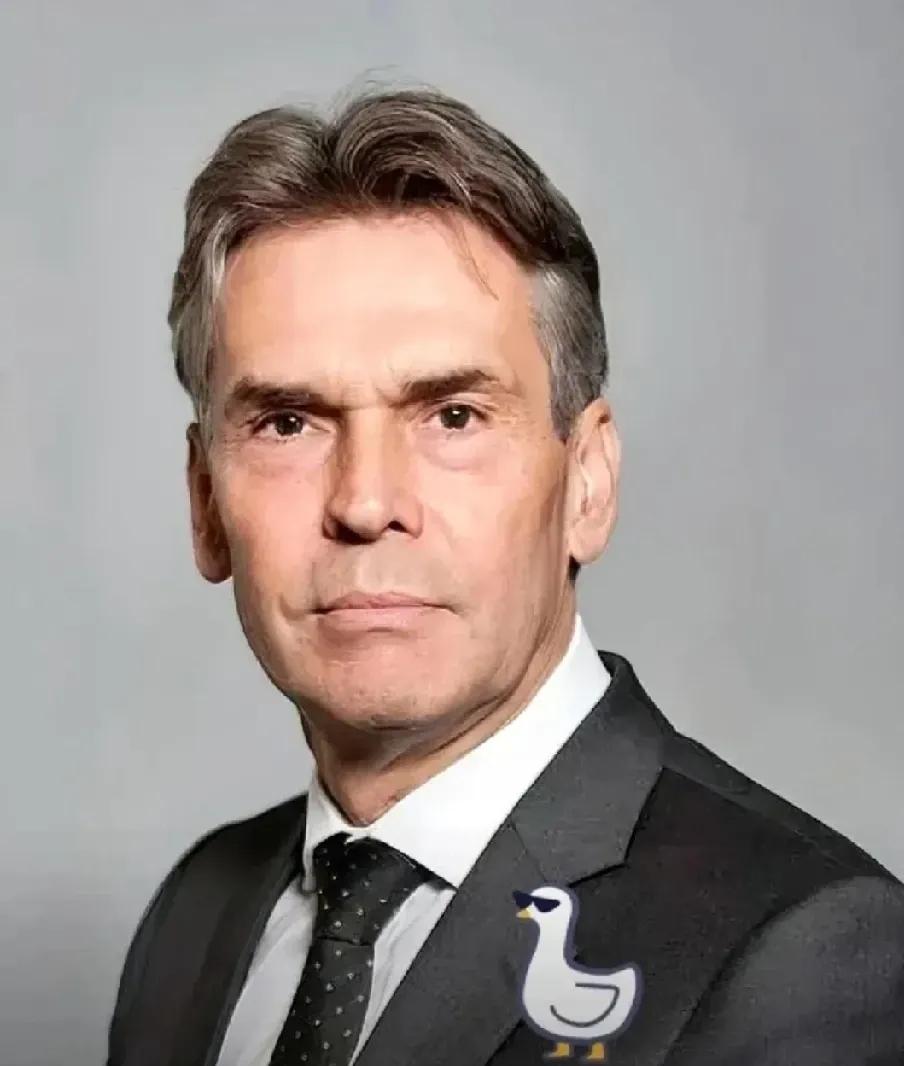 荷兰消息！
11月20日，星期四。商务部下午开了个例行新闻发布会，发言人何咏前直