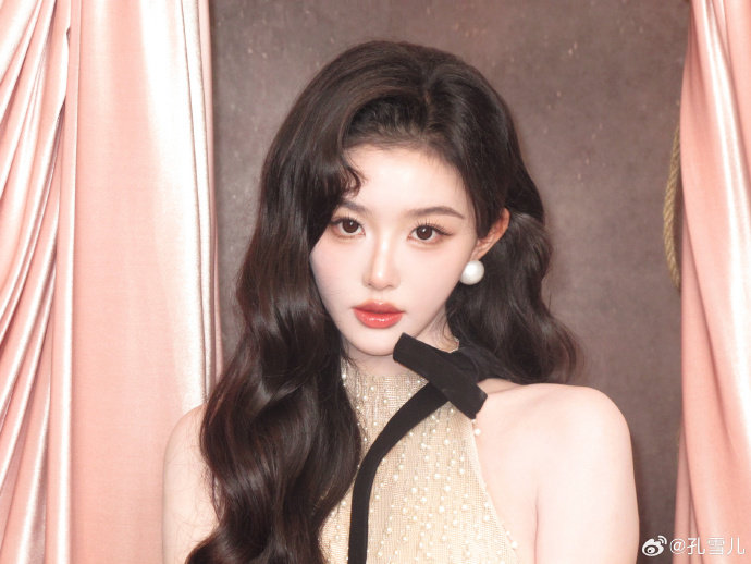 38节女明星红包团建 确认过眼神，是发红包超爽快的！她即将在线发福利，快去收下这