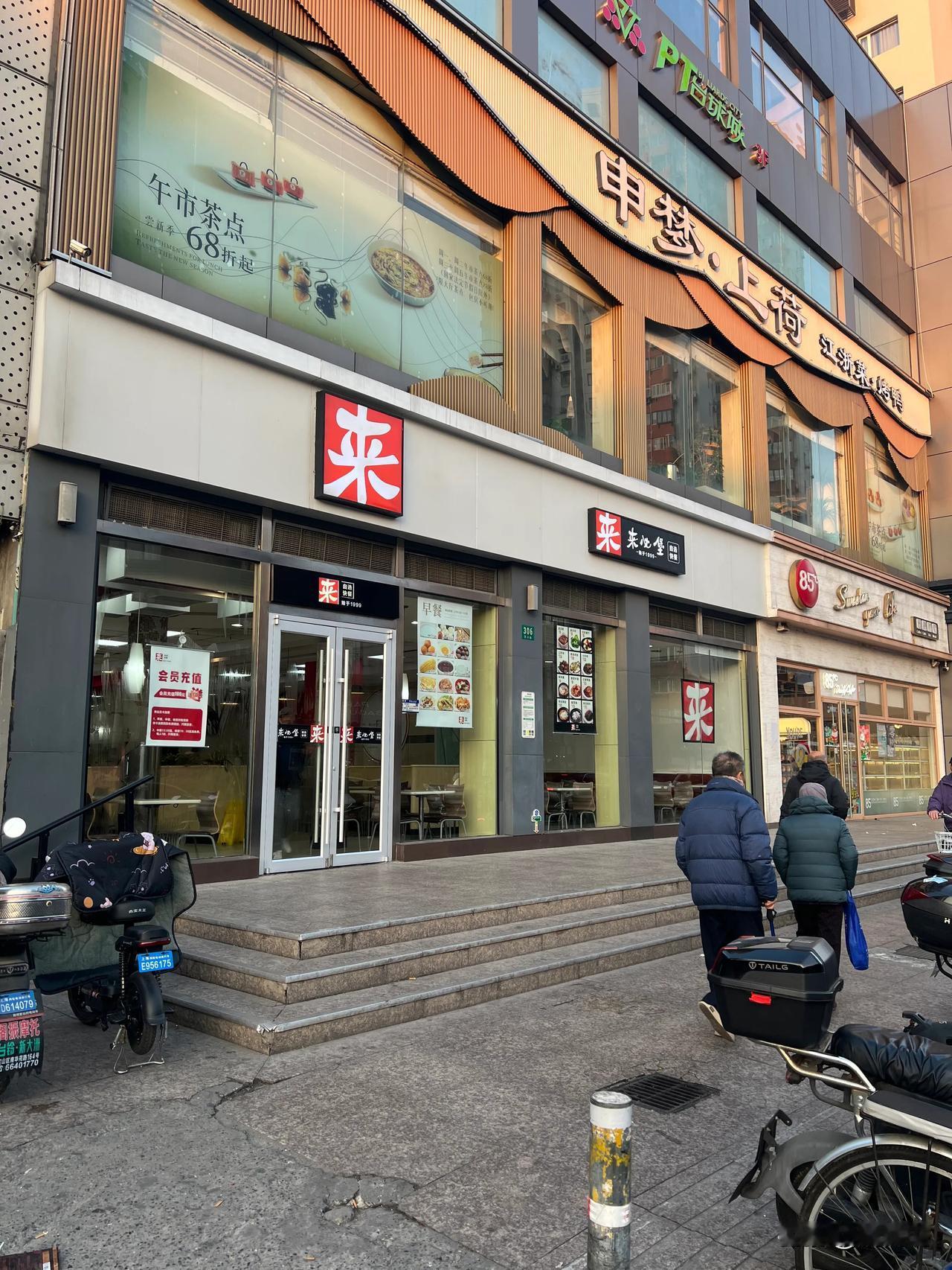 在餐饮行业竞争激烈的上海地区，一家能存活二十年的餐饮门店，只能用“神功附体”来形