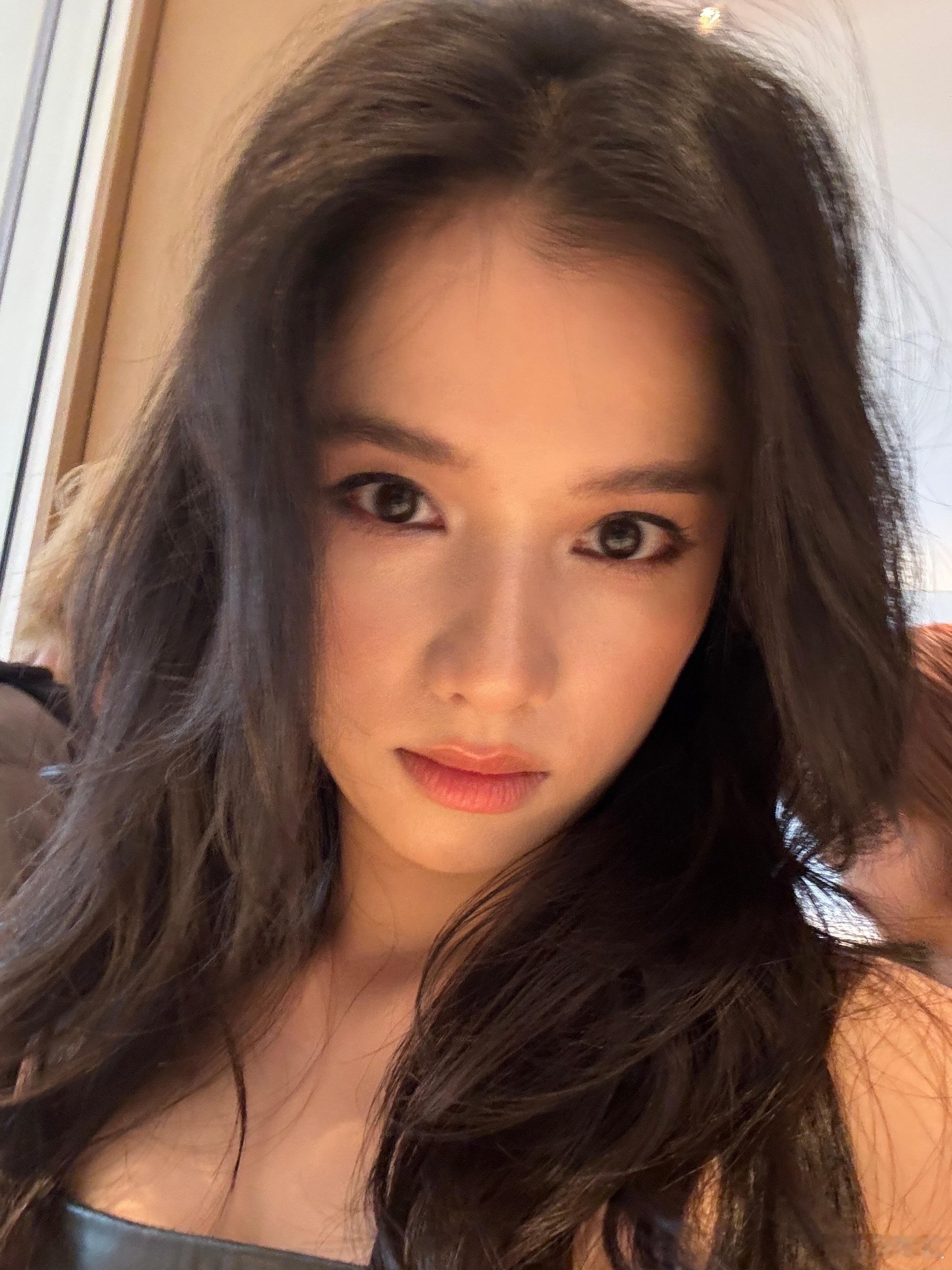 张婧仪的脸怎么用都不够