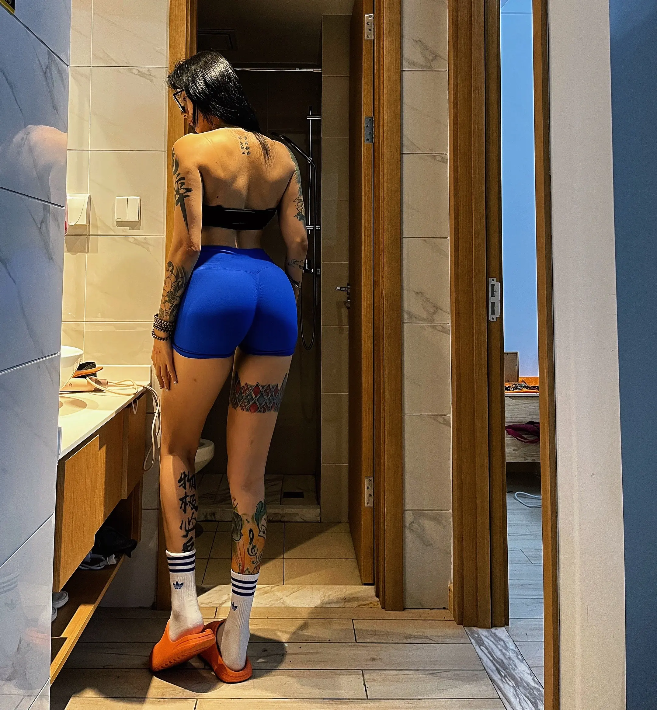 保持锻炼 努力挣钱