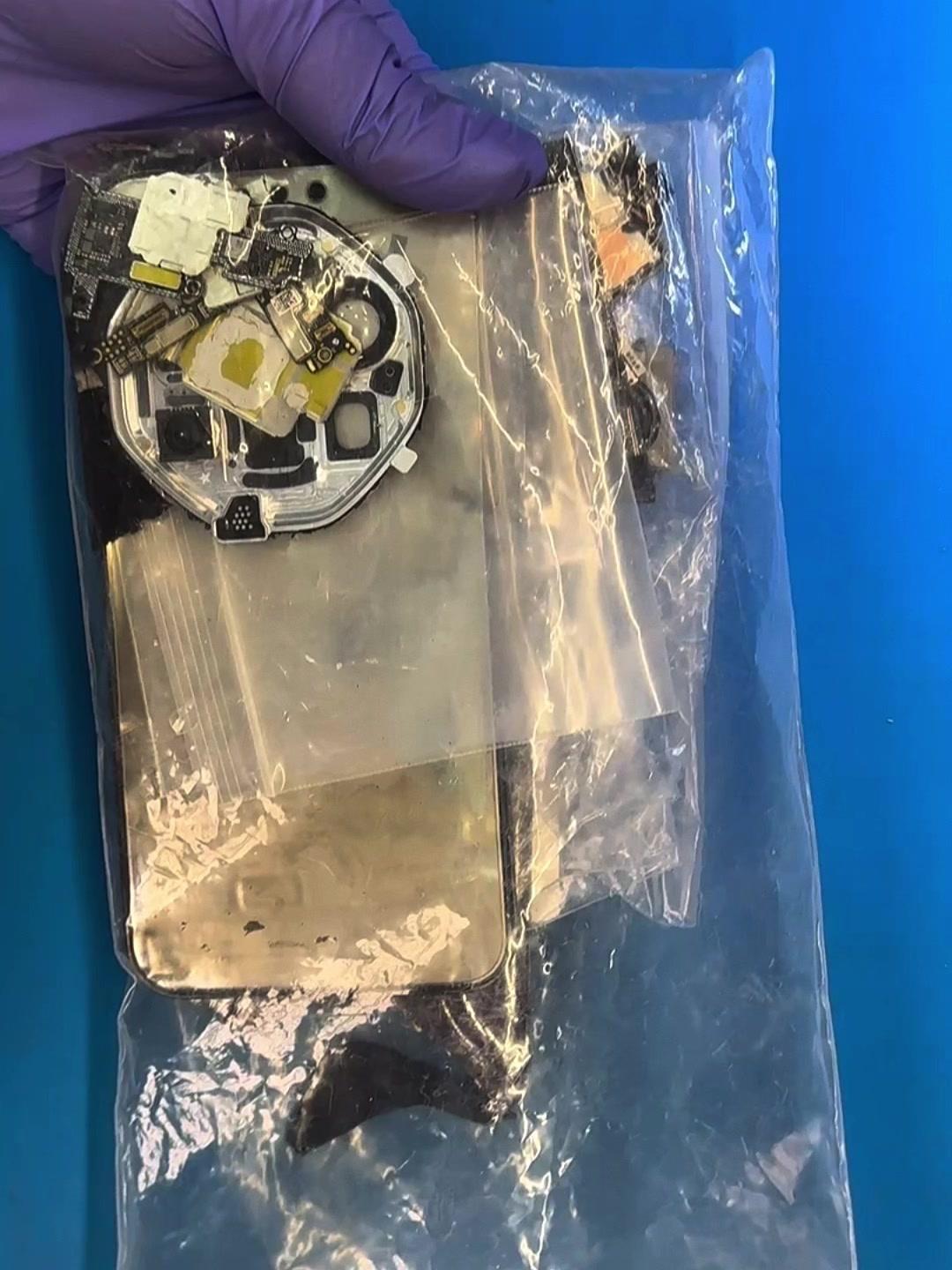 华为Mate80RS摔碎不开机，资料找回了
我的华为Mate80RS重摔后彻底黑