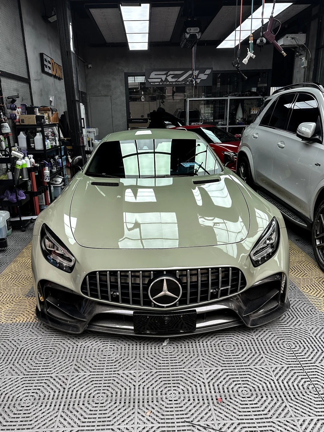 早上好，AMG GT应该没有不好看的颜色吧?车东车西