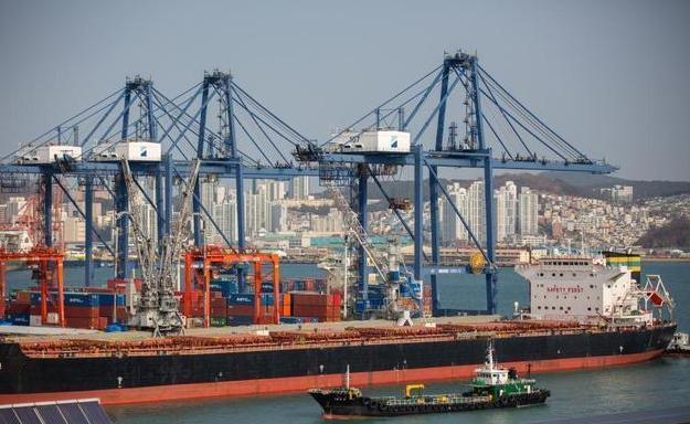 韩国和日本造船厂本以为能接下美国军方的大船订单，捞上一笔，可美国却说不能用中国的
