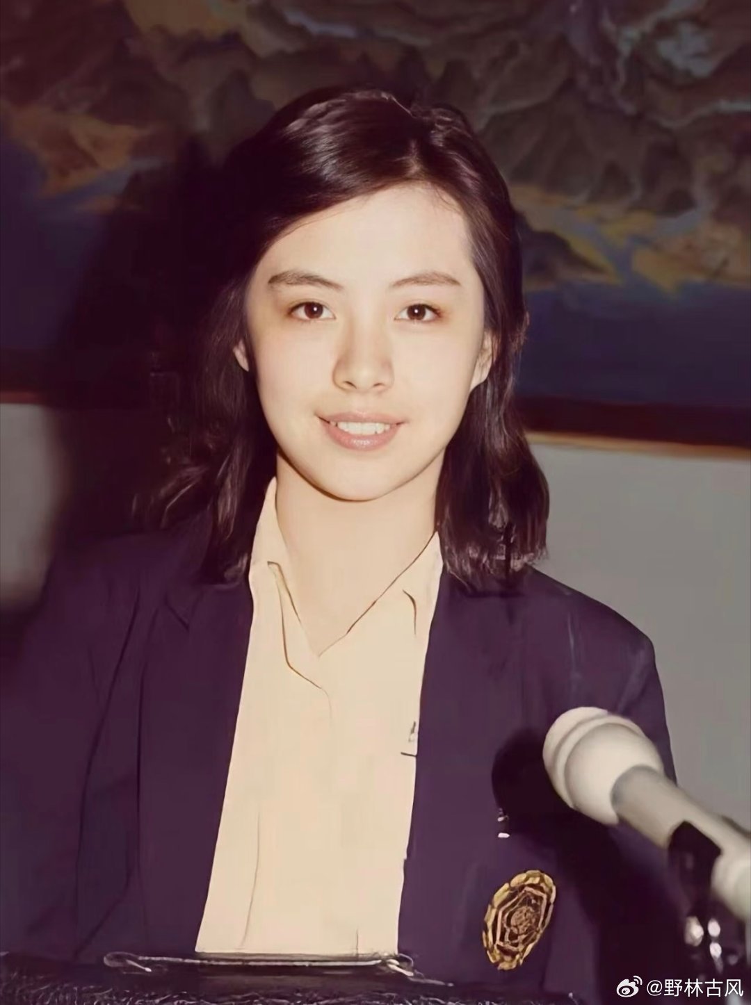 王祖贤：英气与妩媚的完美中和，眉眼间自带一股疏离的侠气！ 
