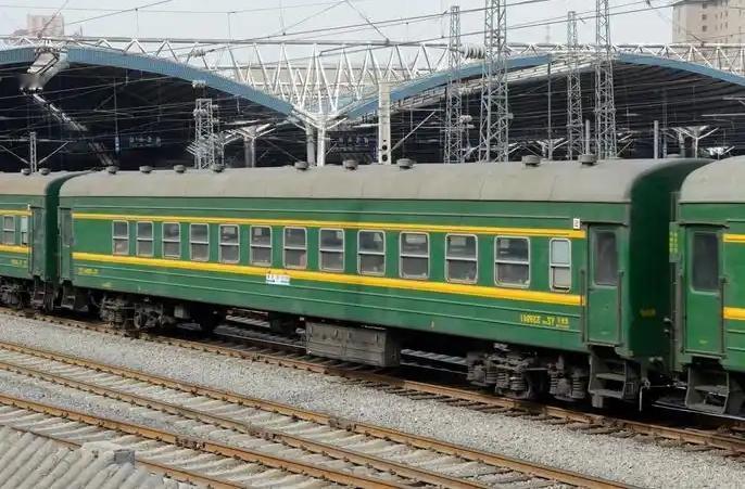 那张卧铺，我记了一辈子。

 那是我第一次坐卧铺，当时我十几岁。刚初中毕业，是七