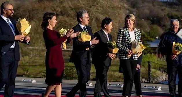 中国连续第 7 个月减持美国国债，规模维持在近 13 年最低。
中国并不是特例，