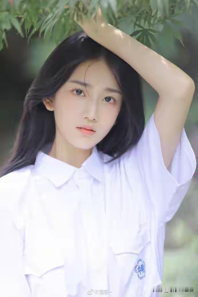 清新校园风，少女感十足！💕如何用牛仔裙展现女性魅力?