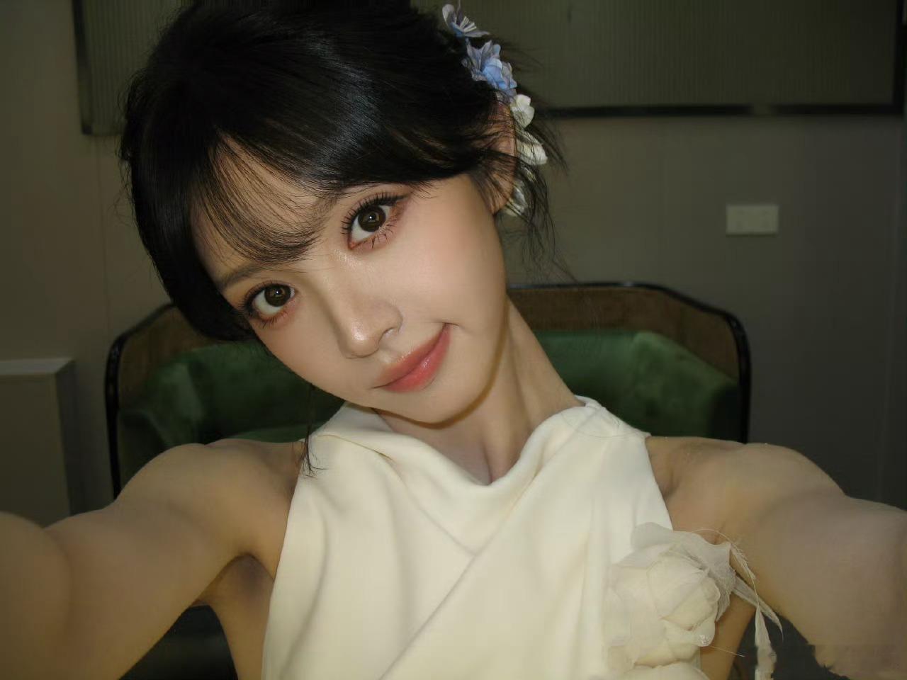 金鹤龙化的田曦薇 喜欢的白茶甜美妆！老师化的好好呀～～二位多合作！ 