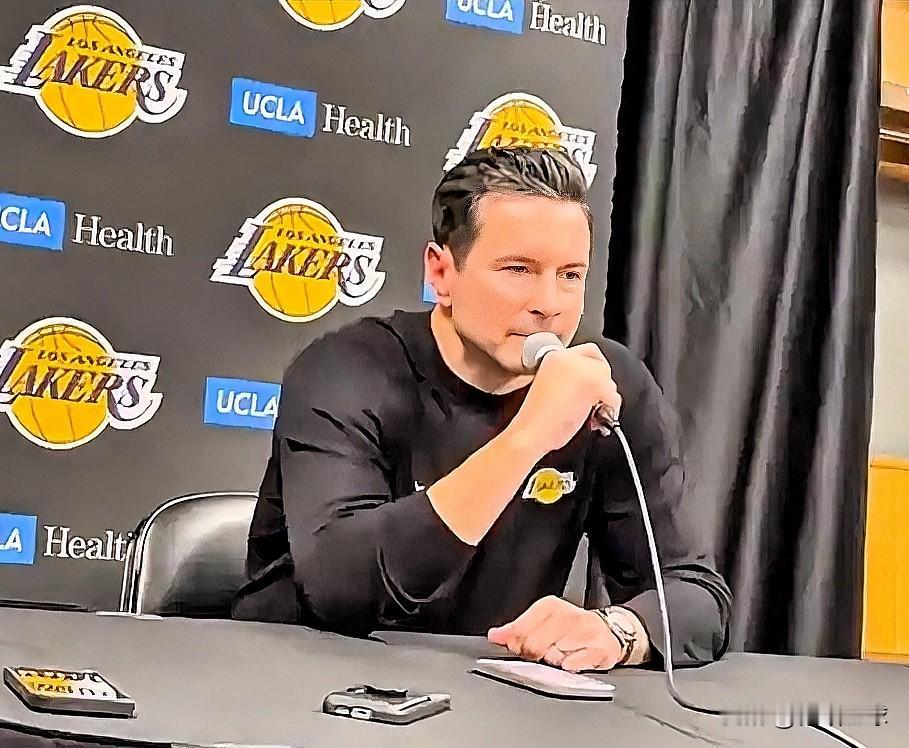 湖人主帅雷迪克言之有理啊！

今日湖人雷迪克接受了记者采访，在谈到NBA历史最佳