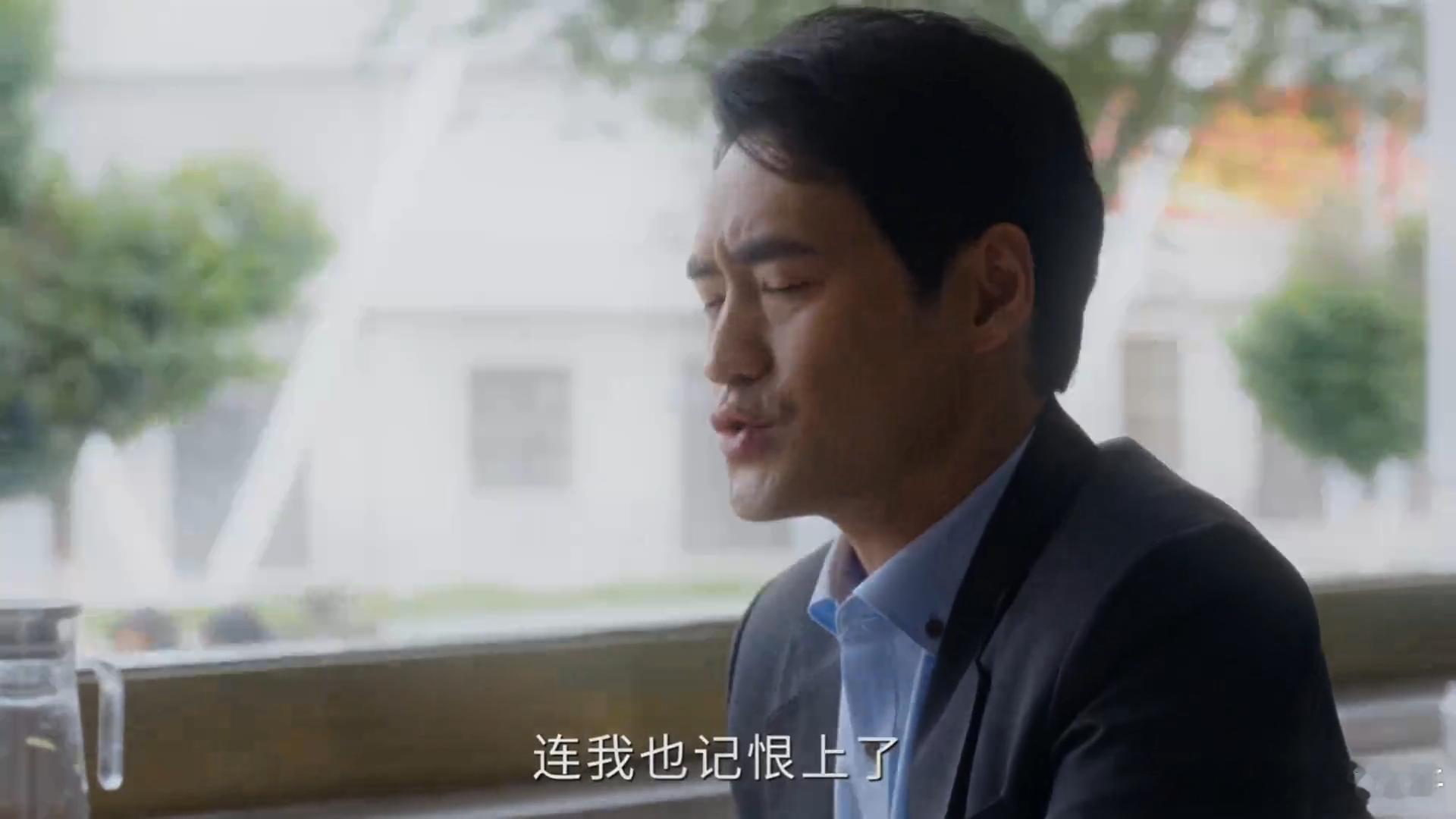 生命树今晚自爆两狼越看越觉得孟耀辉身上藏着大秘密，他藏枪的行为太可疑了，根本不是