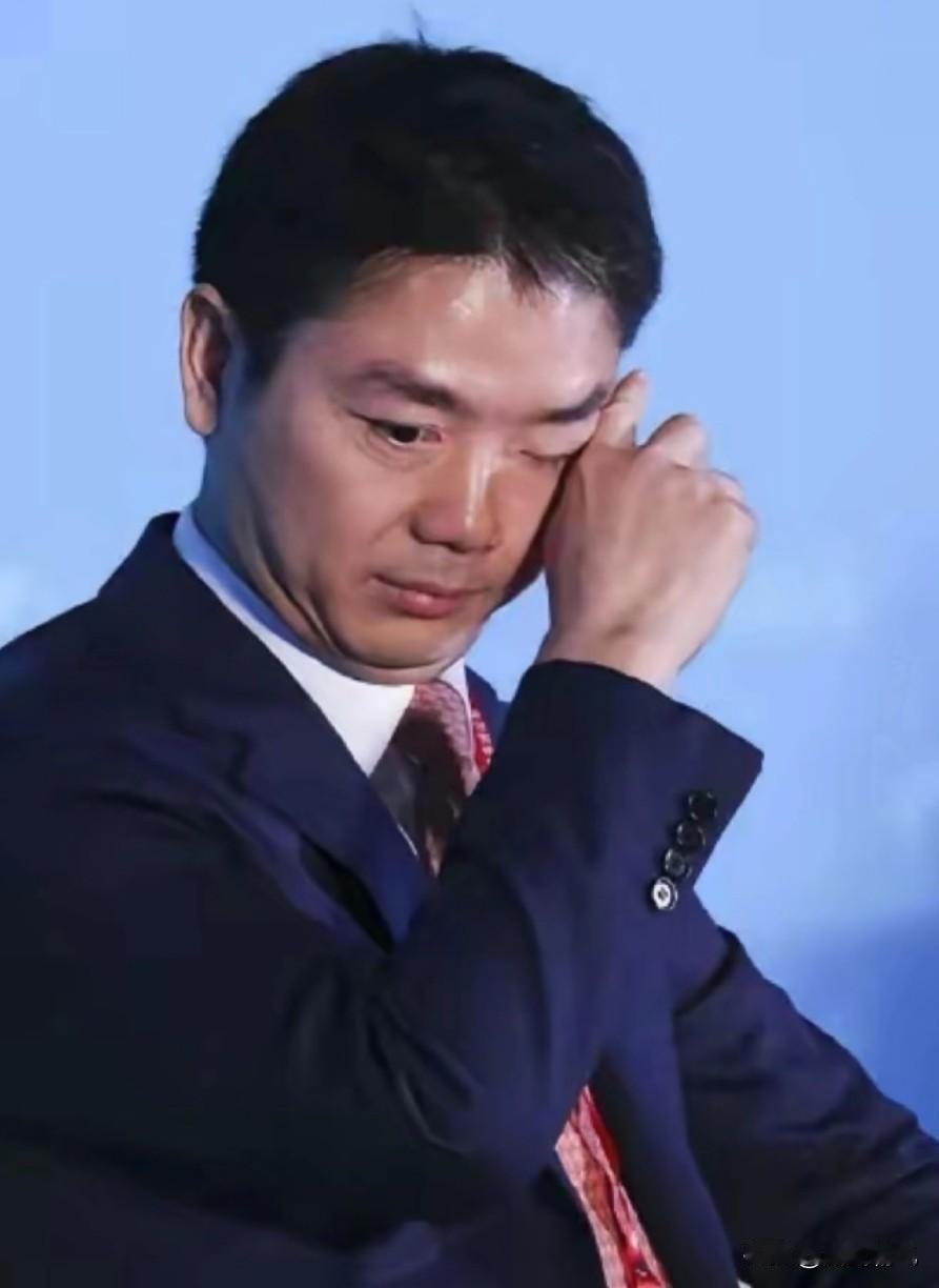 这一定是有组织有预谋的赤裸裸打劫行为，毕竟三亿多价值的物品，一两个人甚至几个人根