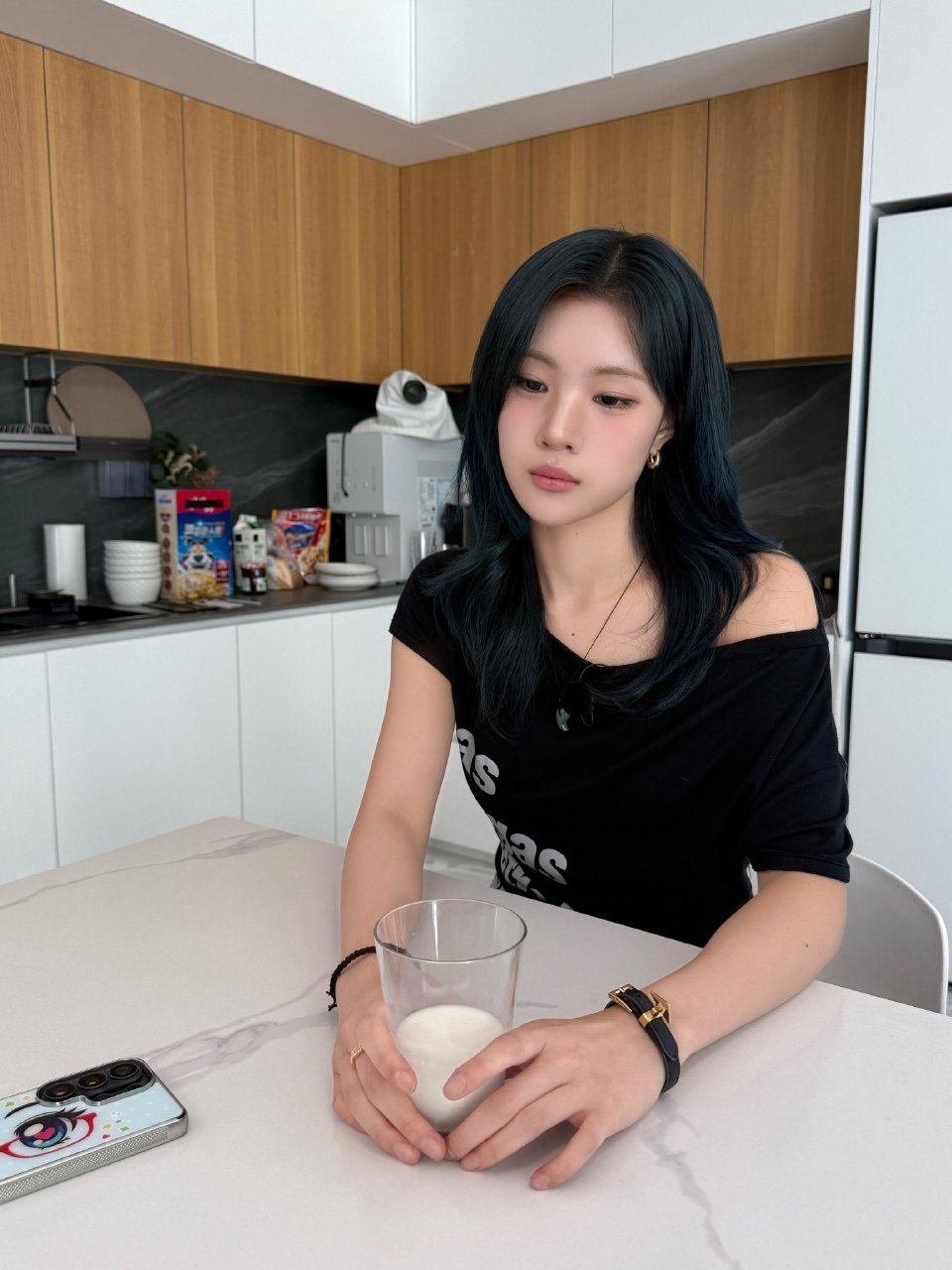 如此完美的一张脸 挑不出任何缺点 