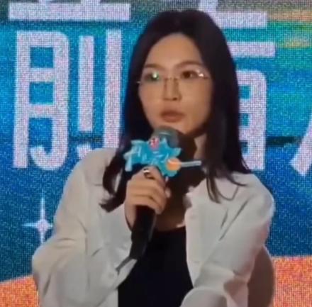 再见爱人的导演是谁，居然是一位美女，名叫刘乐

想当初，她的主业还是记者呢，经常
