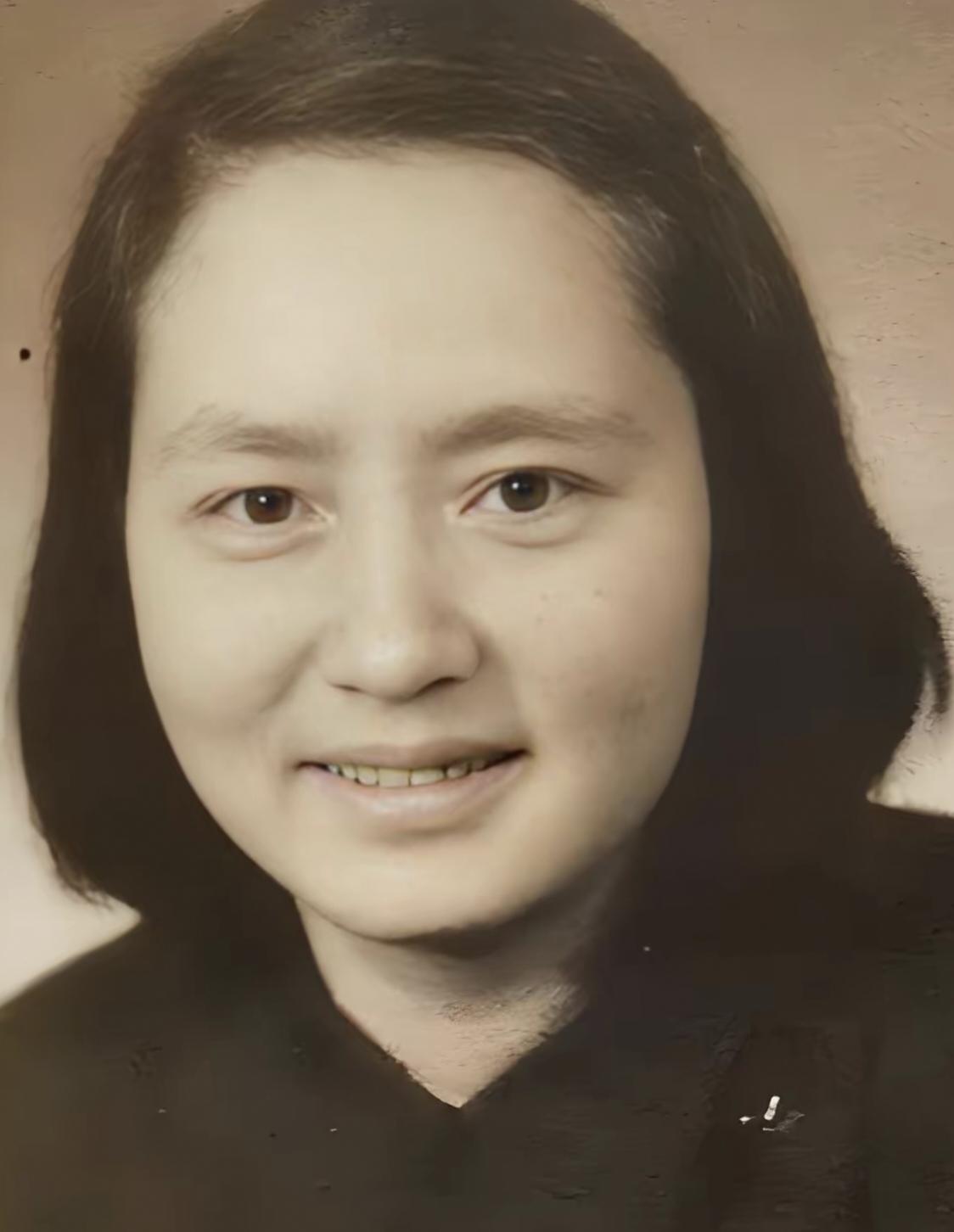 红军西施蹇先任，传奇的巾帼革命者
 
被称作“红军西施”的蹇先任，才貌兼备，是开