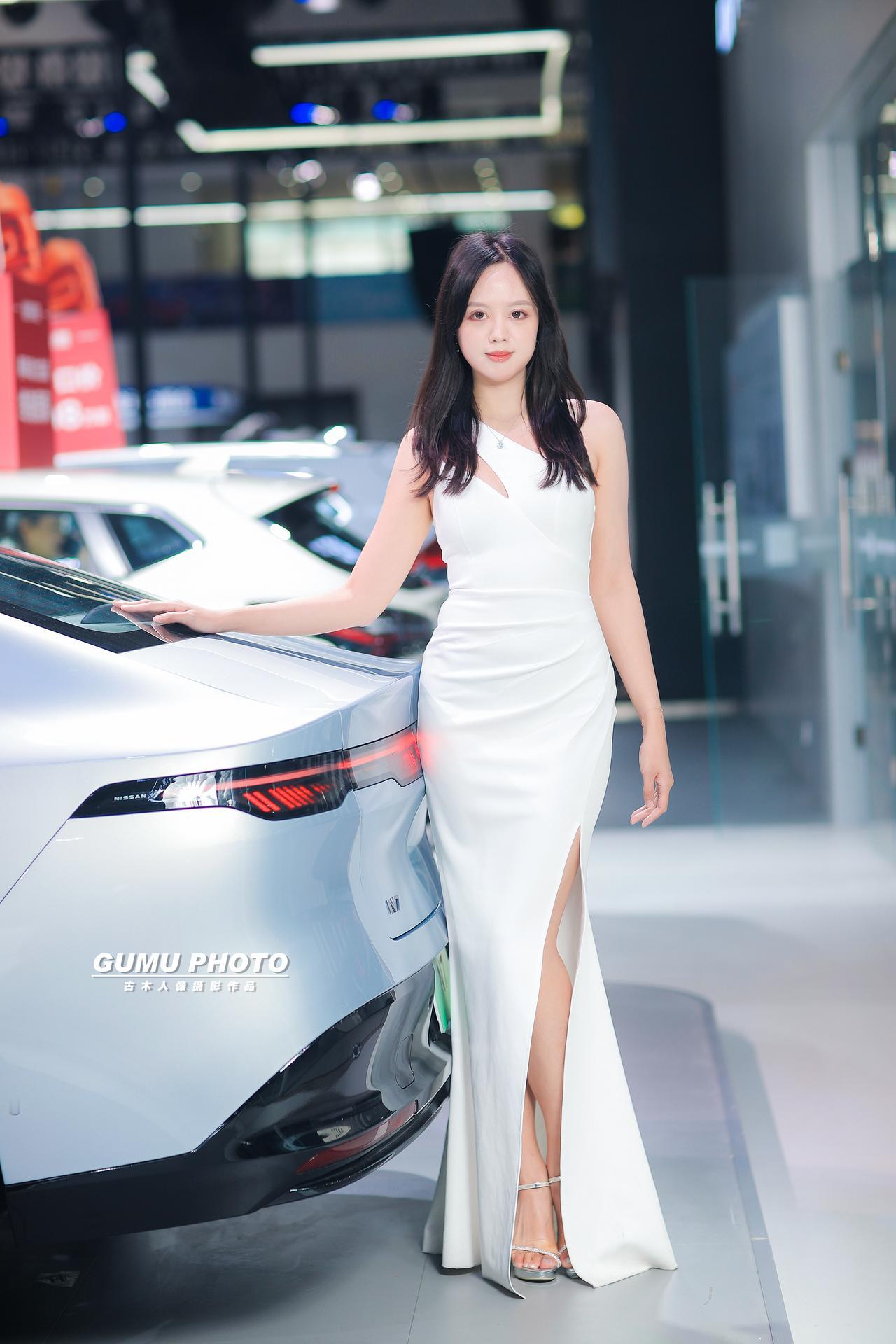 2025贵阳汽车文化节东风日产展台模特小姐姐