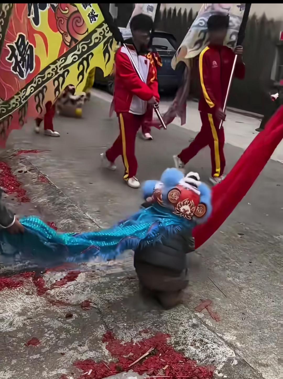 为何我潸然泪下？
这才是血脉传承，让你血脉贲张。
东方雄狮，雄起。
宗门长老：传