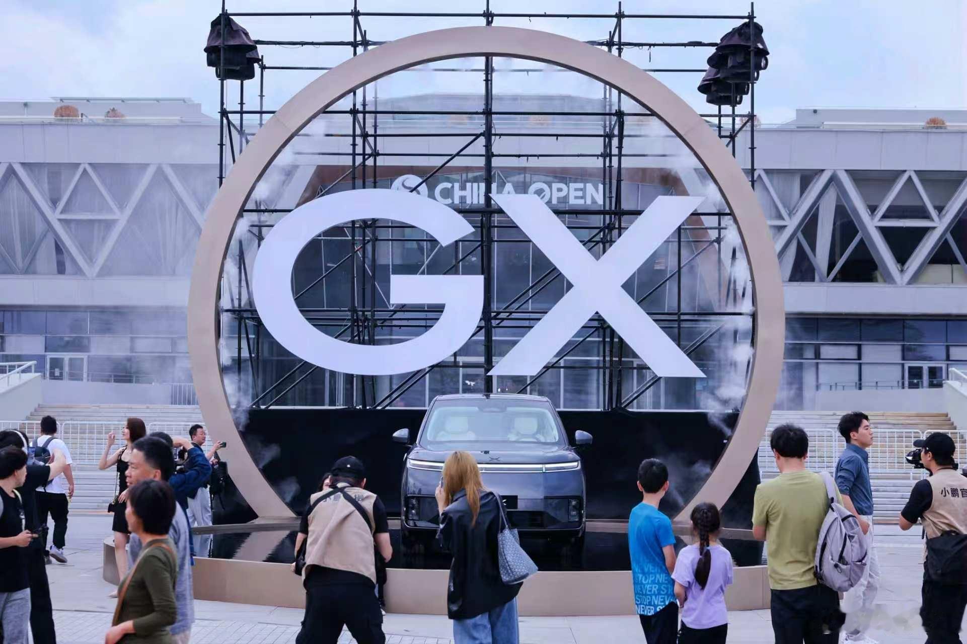 新科技旗舰小鹏GX今日上市小鹏GX发布会人潮汇聚，热度拉满！全场目光锁定小鹏GX