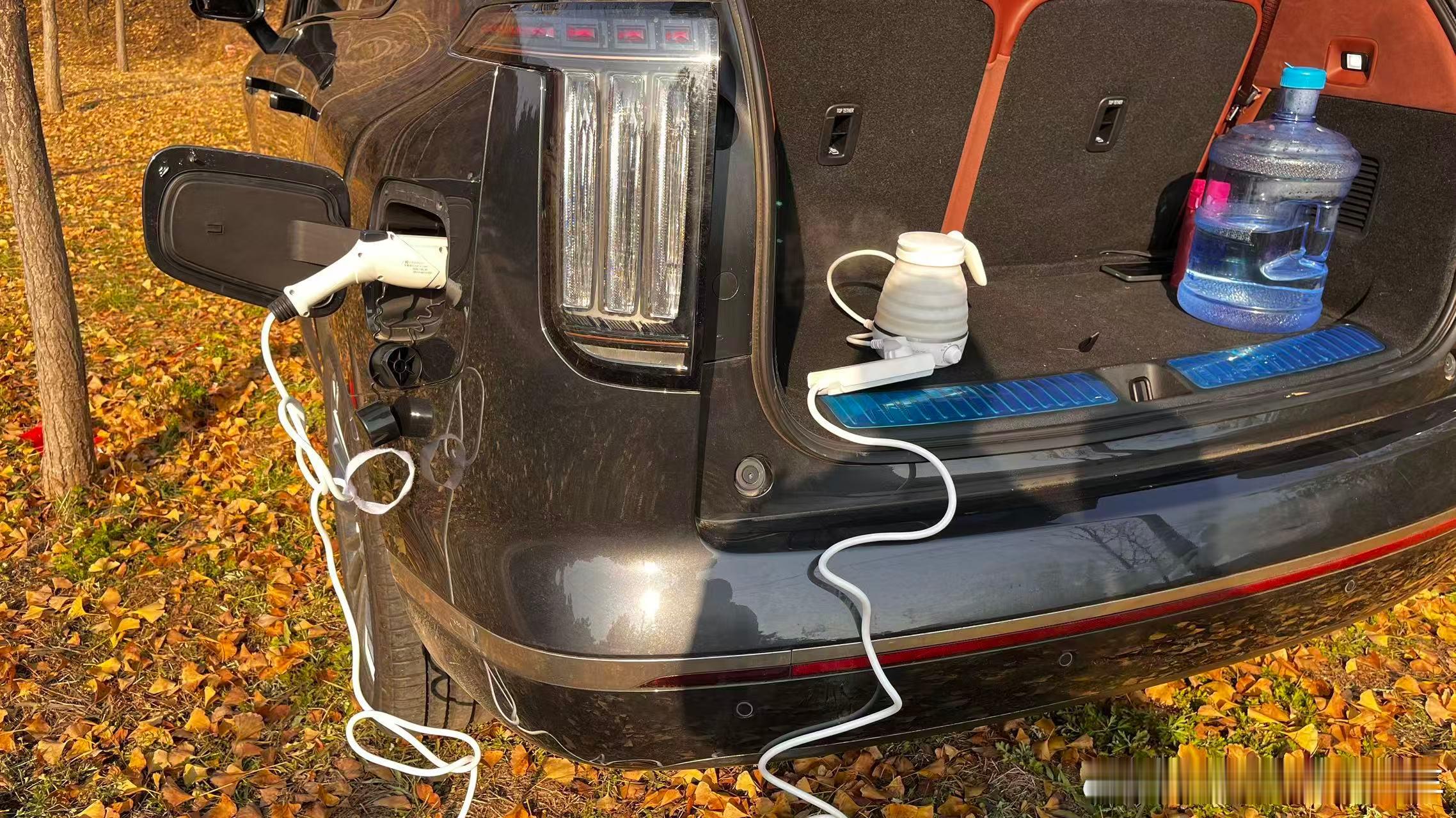 来爬舞彩浅山看红叶，下来正好用外放电烧点水喝，舒坦～