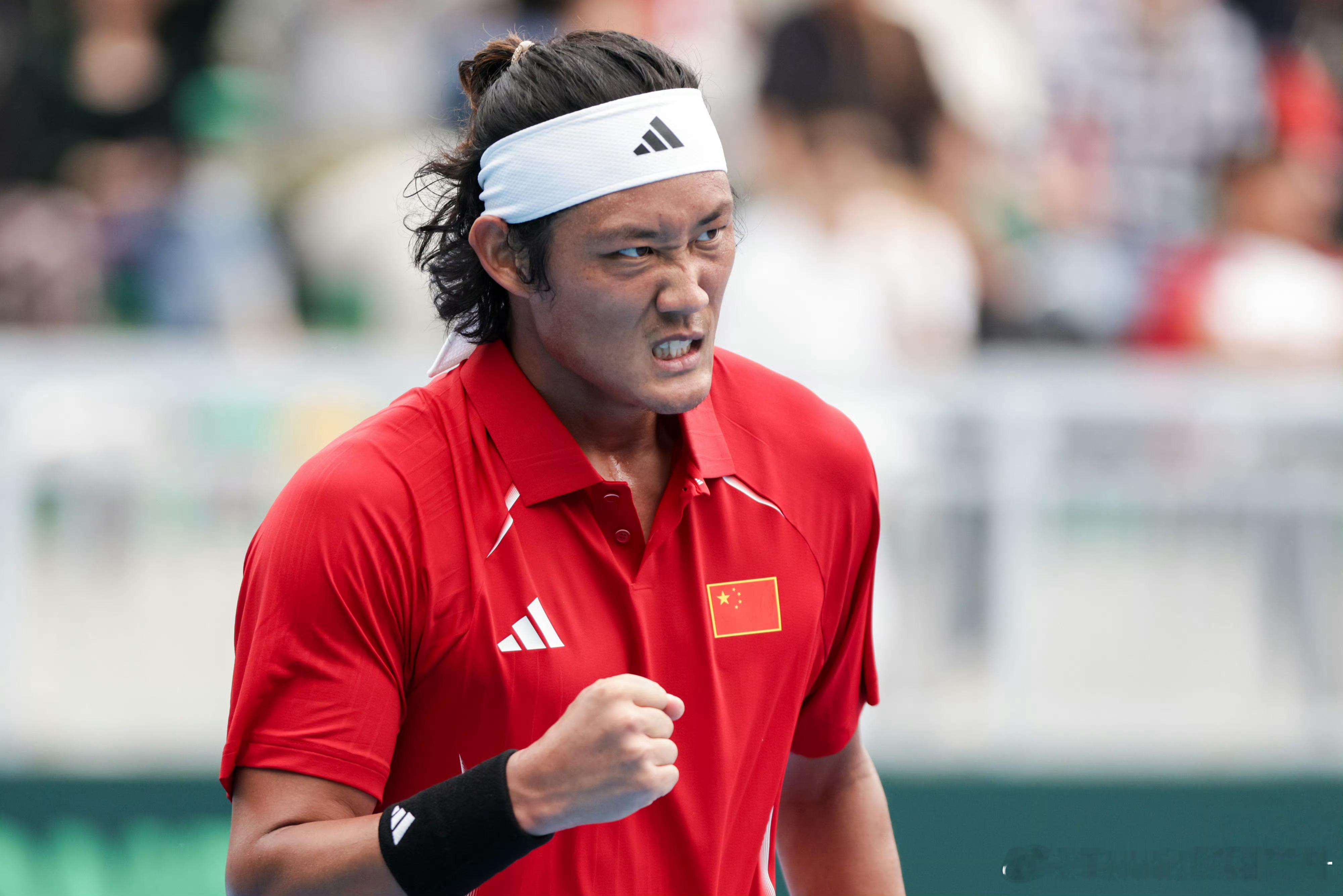 🔵ATP CH75布里斯班男单第二轮✅🇨🇳张之臻6-4/7-6(7)击败【