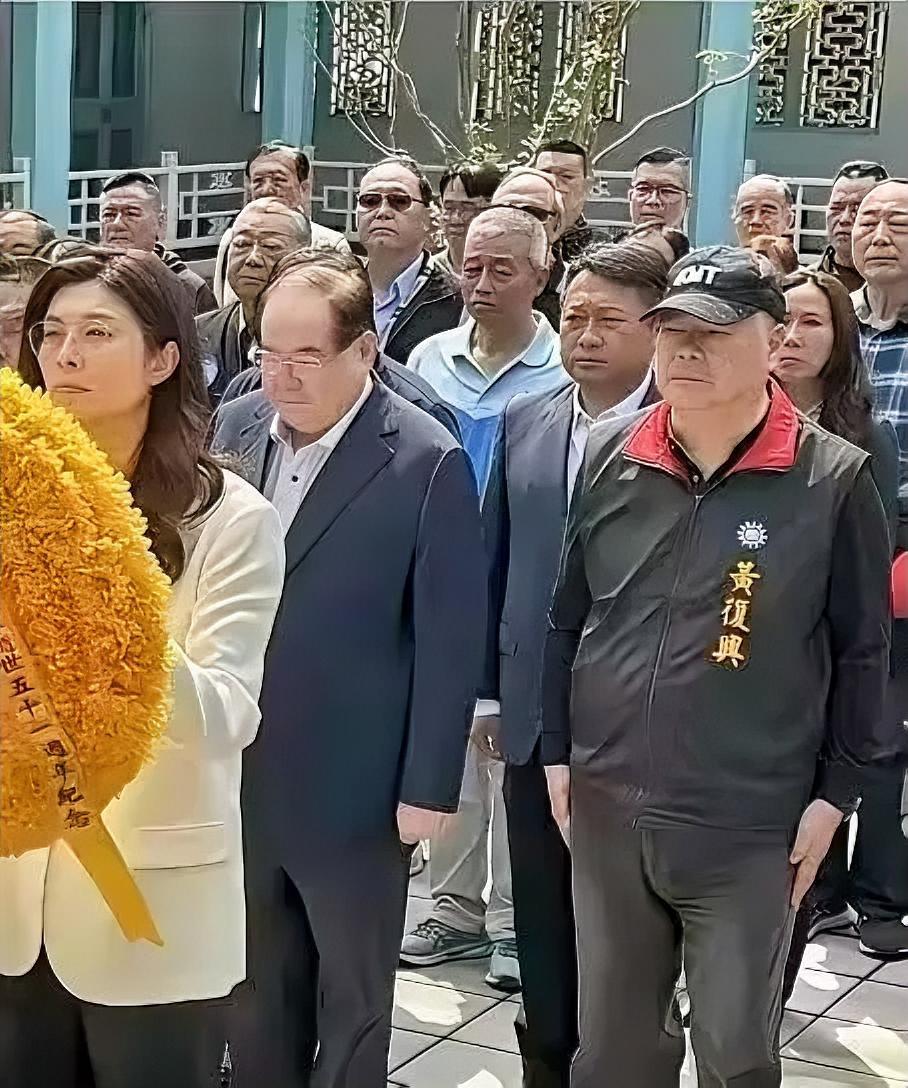 出人意料的动向！国民党主席郑丽文临来大陆前，特意向已离世51年的蒋总裁报告此行。