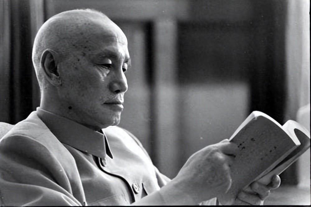毛主席评价蒋介石：他手下有三大悍将，重用一位都不会败得这么惨
【1948年12月
