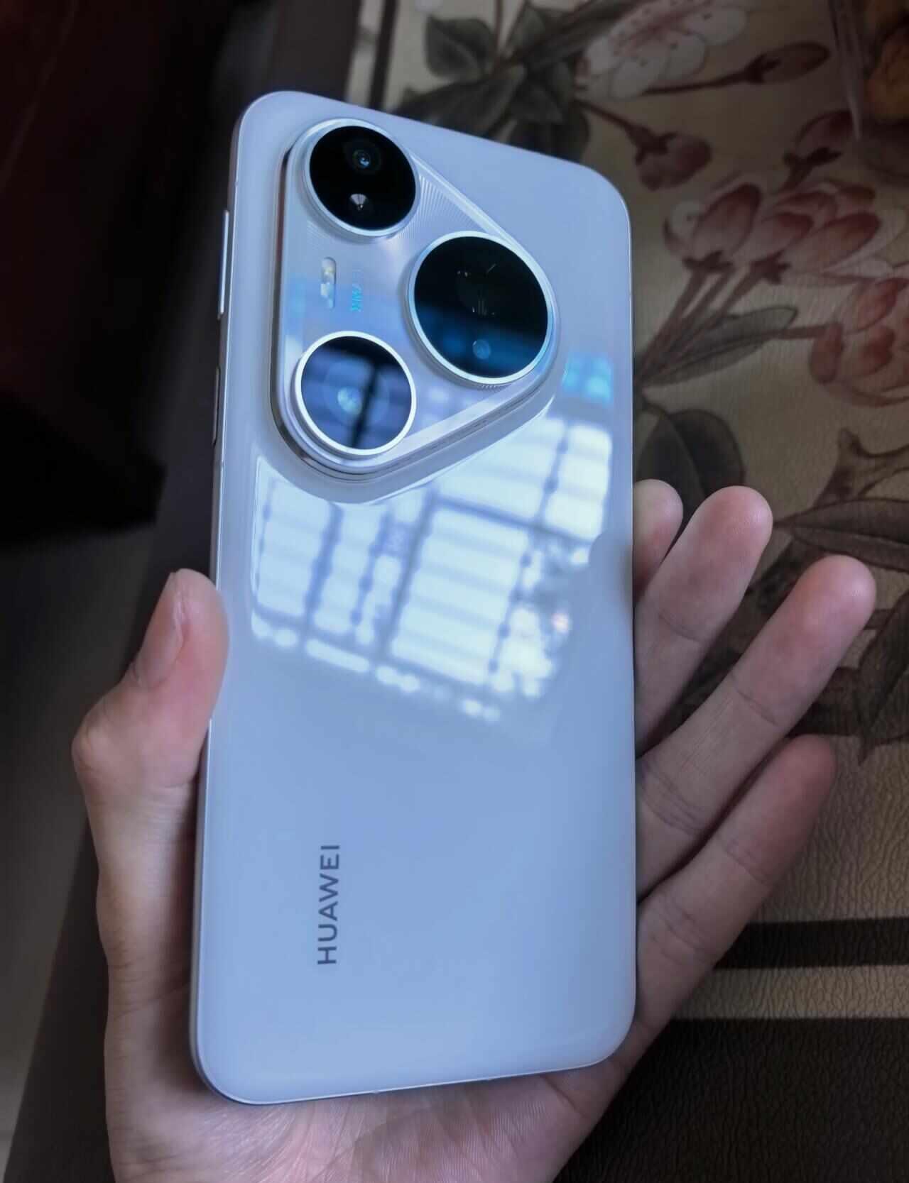 趁着国补换了台pura80PRO+ 釉白
之前一直在用pura70pro，这次赶