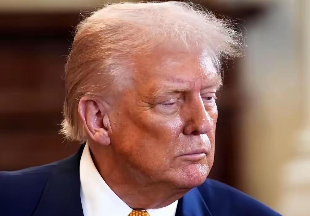 特朗普又放话了
 当地时间3月26日，特朗普称伊朗正与美方对话，双方或就协议及霍